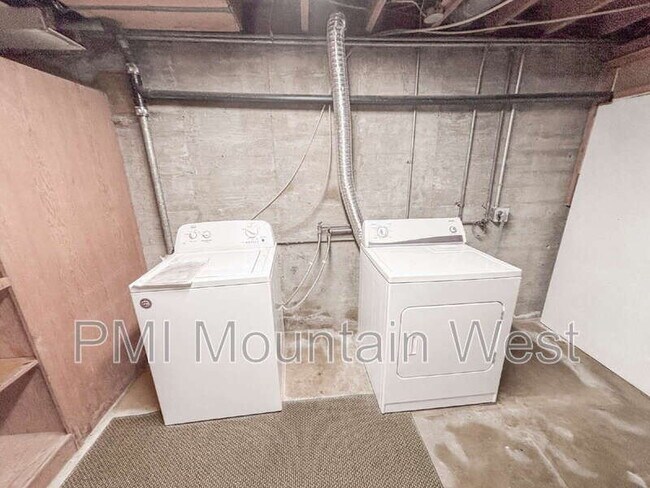 Building Photo - 481 E 2875 N