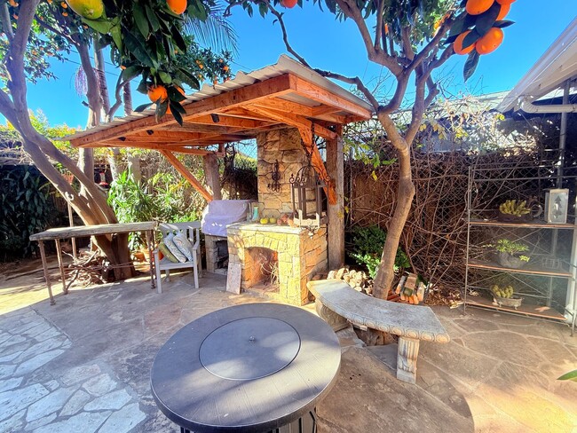 Building Photo - FULLY FURNISHED 30+ RENTAL IN SANTA BARBARA, Owner prefers 6-12 lease | Pet Friendly House