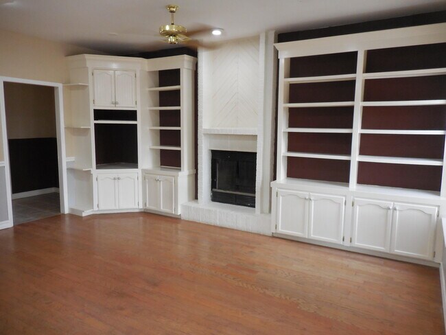 Building Photo - 10912 Sandy Koufax Dr