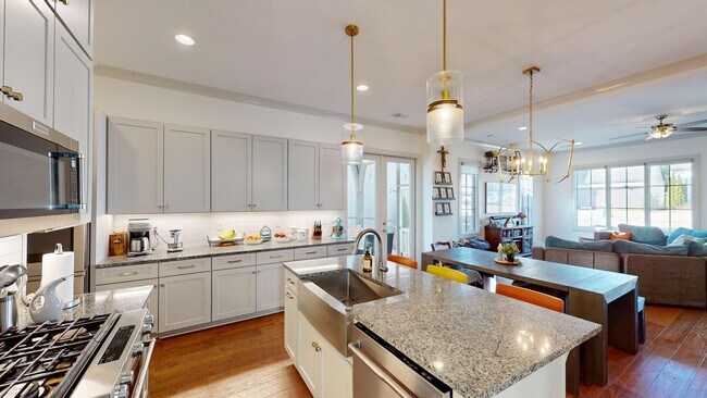 Building Photo - Wonderful 4 Bdrm, 3.5 Bath on outskirts of Eastchase