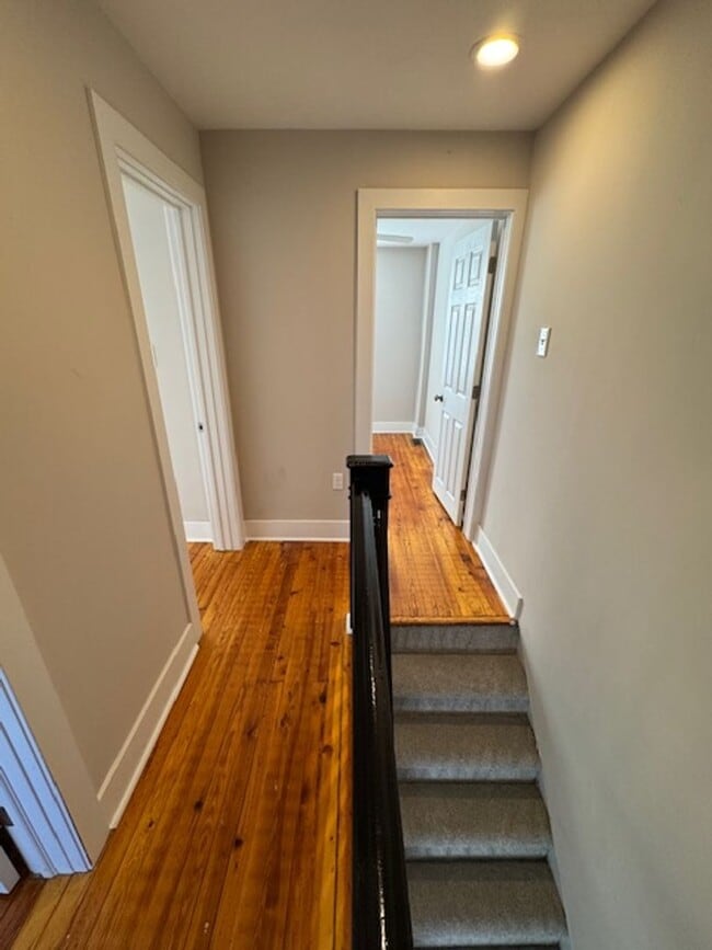 Building Photo - Beauty in Marconi Park West 3 Beds finishe...