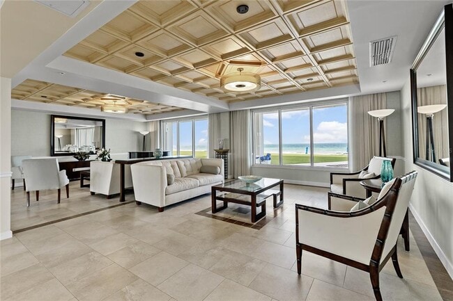 Building Photo - 601 Longboat Club Rd