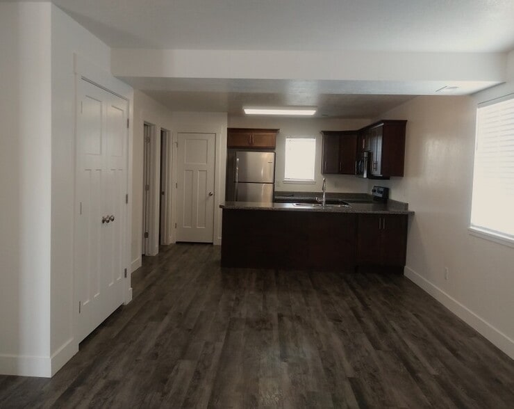 Building Photo - 91 E 200 S