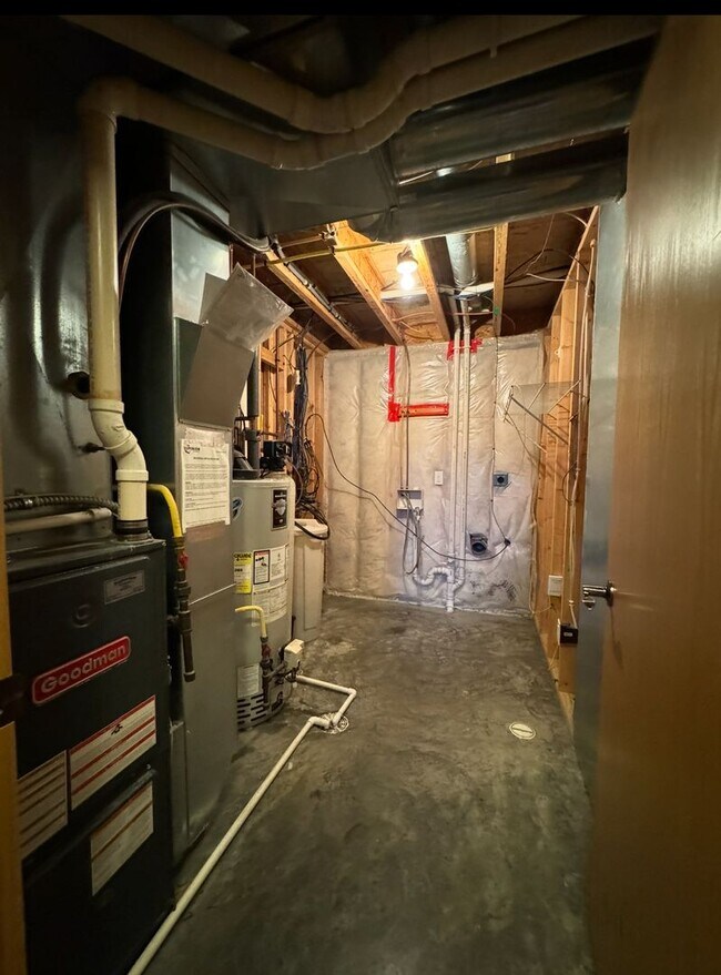 Building Photo - Dogs are welcome no cats this property does not participate in Section 8. Available January 1, 20...