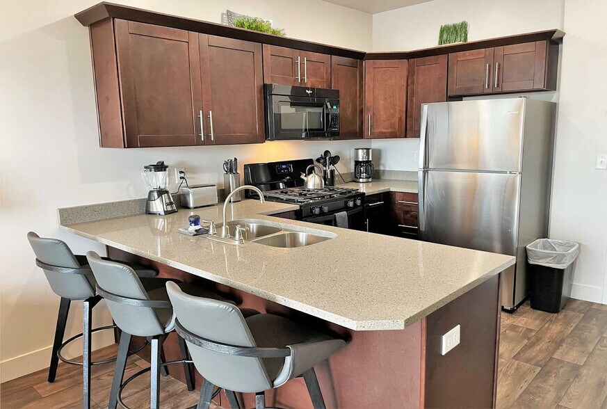 Building Photo - 460 E 400 S