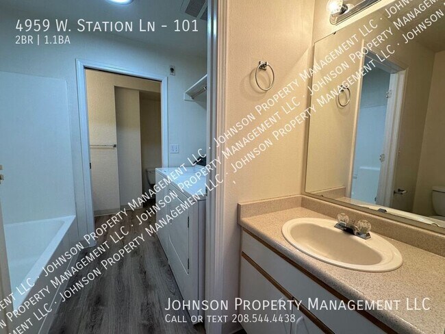 Building Photo - 4959 W Station Ln