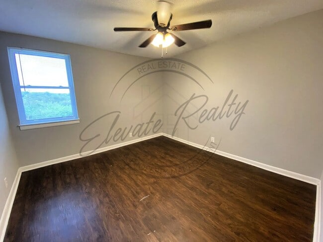 Building Photo - Updated Two Bedroom Ranch Duplex in Hermitage, 1/2 off First Months Rent!