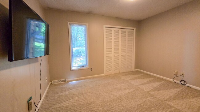 Building Photo - 632 Browning Pl
