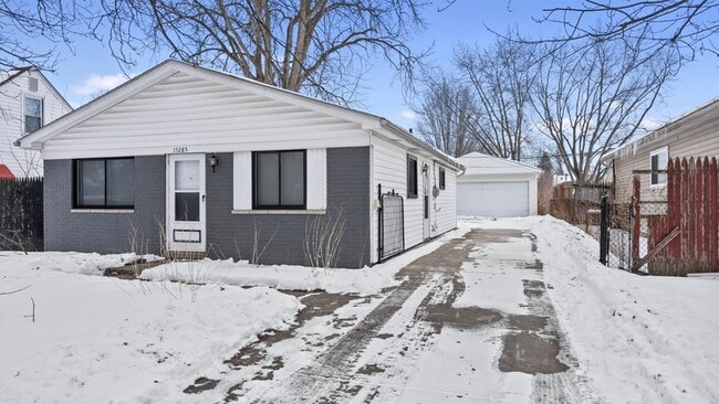 Building Photo - 15285 Buck St