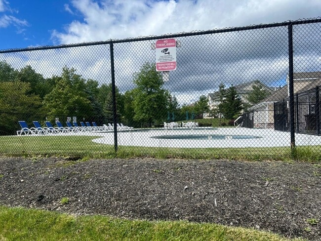 Building Photo - 13 Arden Ct