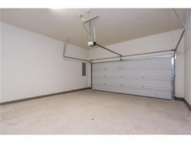 Building Photo - 7108 Mitchell Dr