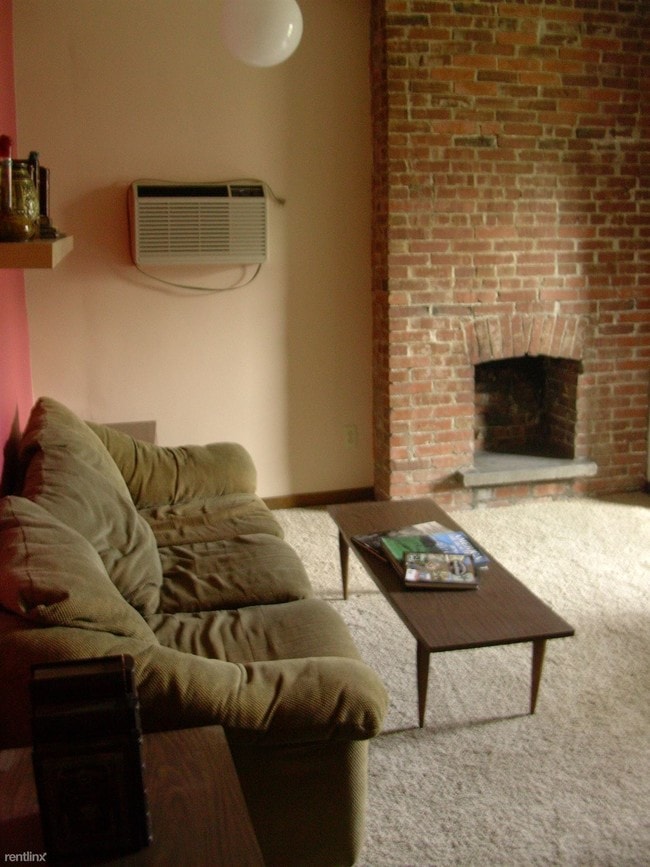 Building Photo - 1 br, 1 bath  - 315 N Neville St 2