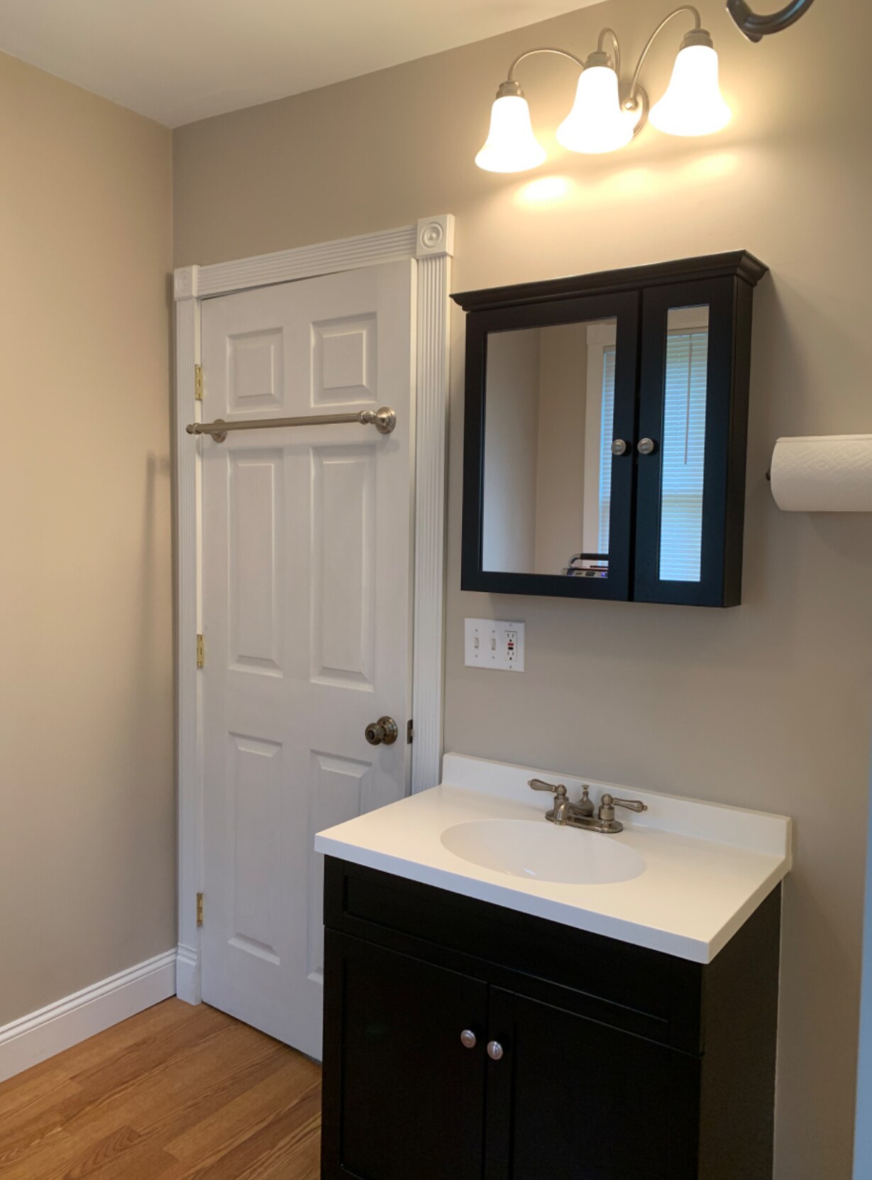 Full bath - 1744 Farmington Ave