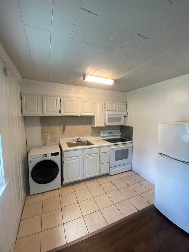 Building Photo - Chestnut Grove Village 17, 18, 19