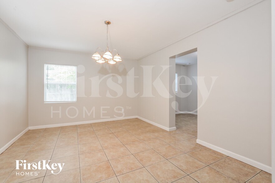 Building Photo - 1407 Chilean Ln