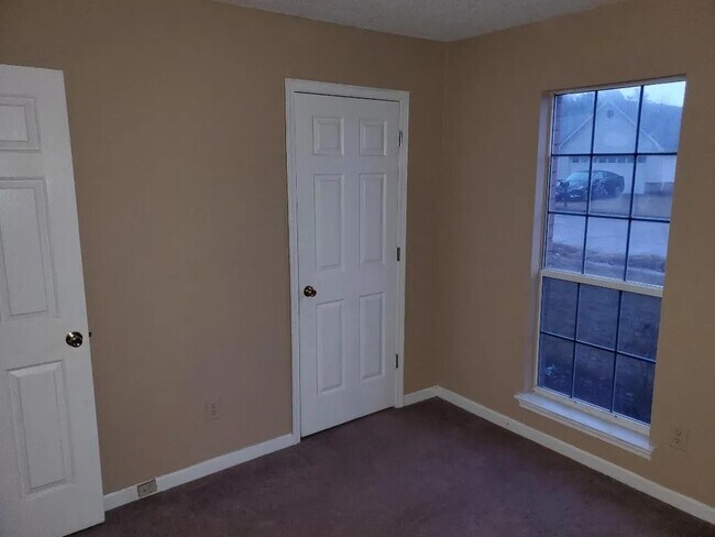 Building Photo - 6915 Brady Hill Dr