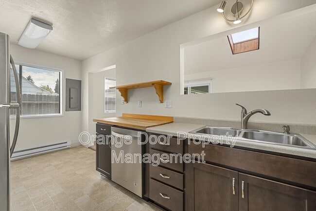 Building Photo - 834 S 72nd St