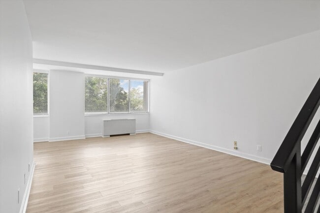 Building Photo - 301 N Beauregard St