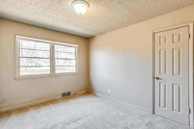 Building Photo - Charming 3 Bedroom Rental in Wichita with ...