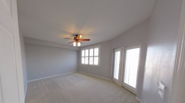 Building Photo - 1200 Country Club Dr