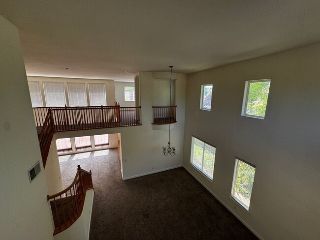 Building Photo - Fabulous Serrano Home