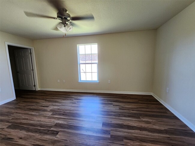 Building Photo - 2402 14th Ave N