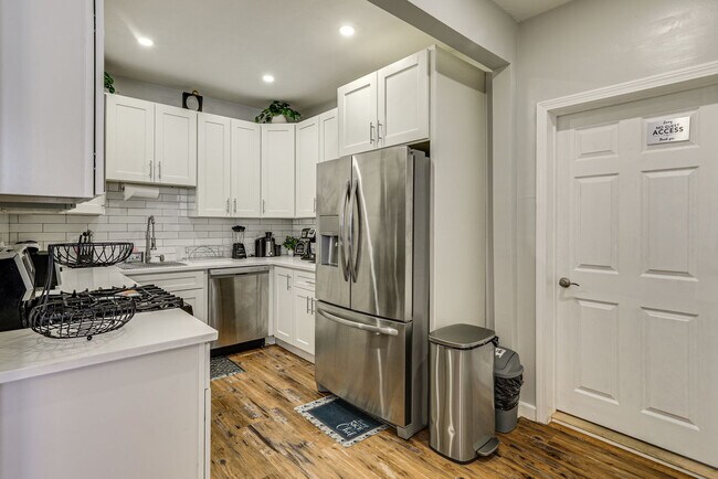 Building Photo - 40 Tennis Rd