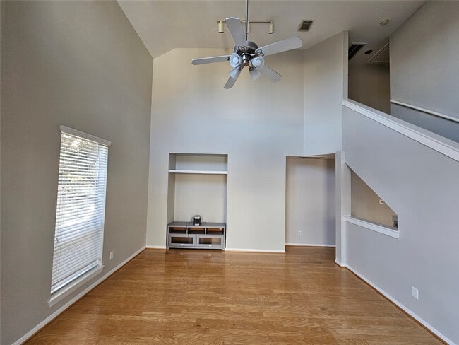 Building Photo - 1271 W 17th St