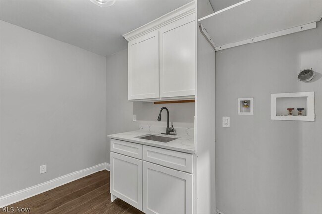 Building Photo - 2130 W 42nd St