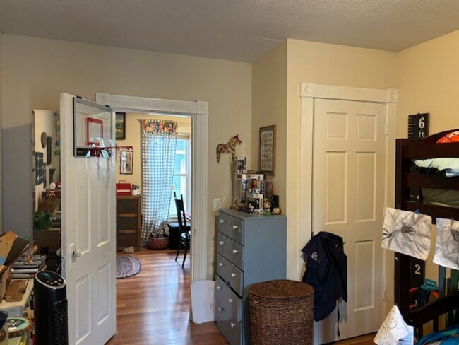 Building Photo - 2739 Buchanan St NE