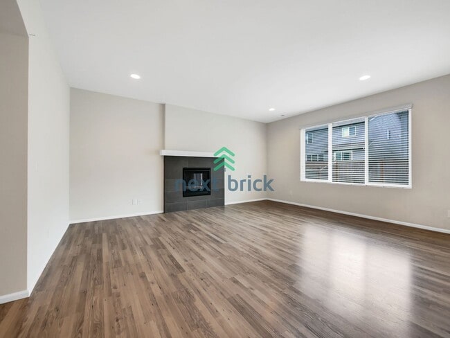 Building Photo - 5 Bed 3 Bath Single-Family Home Available ...