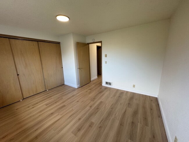 Building Photo - 1041/A/