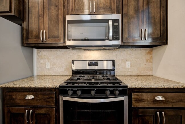 Building Photo - Modern 3-Bedroom Duplex Near OU Health Center and Okana Resort