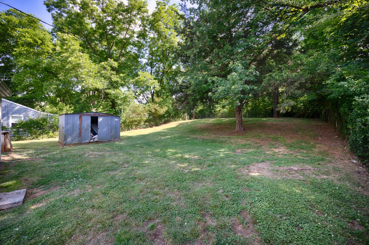 Building Photo - 907 Fairway Dr NW