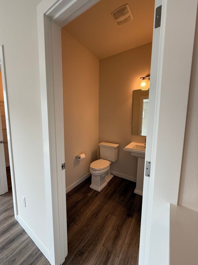 Building Photo - Spacious 3BR Home in Arcadia Terrace