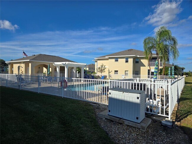 Building Photo - 5800 Sabal Trace Dr