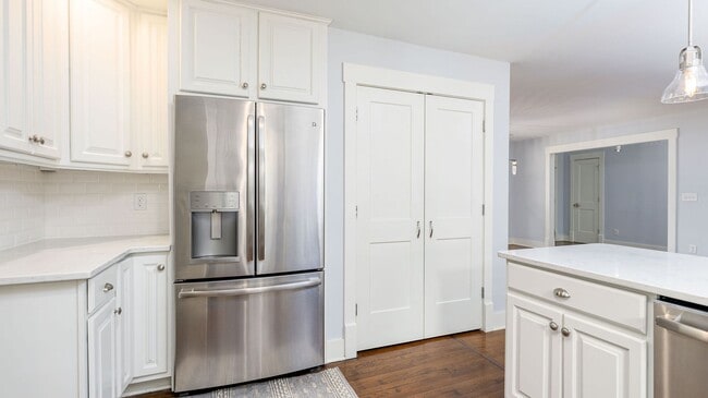 Building Photo - 3 Bedroom 3 Bath House in Parish Place - M...