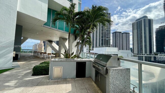 Building Photo - 888 Biscayne Blvd