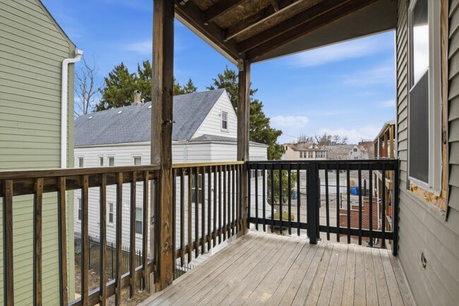 Building Photo - 3040 N Drake Ave