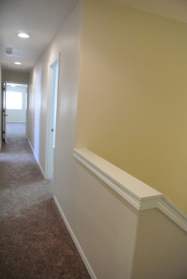 Building Photo - Spread Out and Live Large in this Luxuriou...