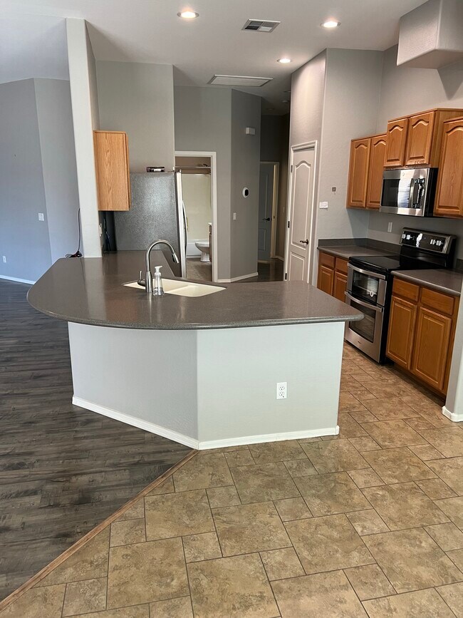 Building Photo - 25 S Quinn Cir