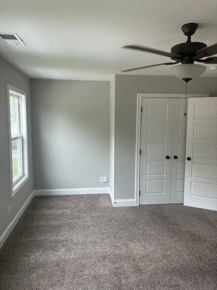 Building Photo - 744 Gracey Ave