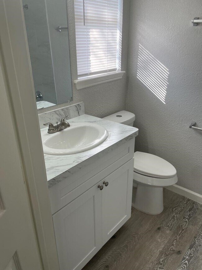 Building Photo - 4914 Fairgreen Ln