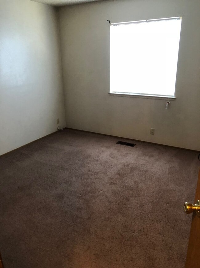 Building Photo - 1410 Selmi Dr
