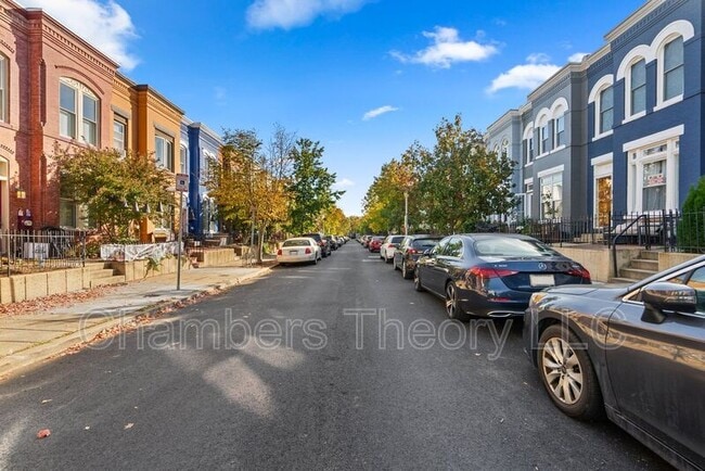 Building Photo - 1309 Emerald St NE