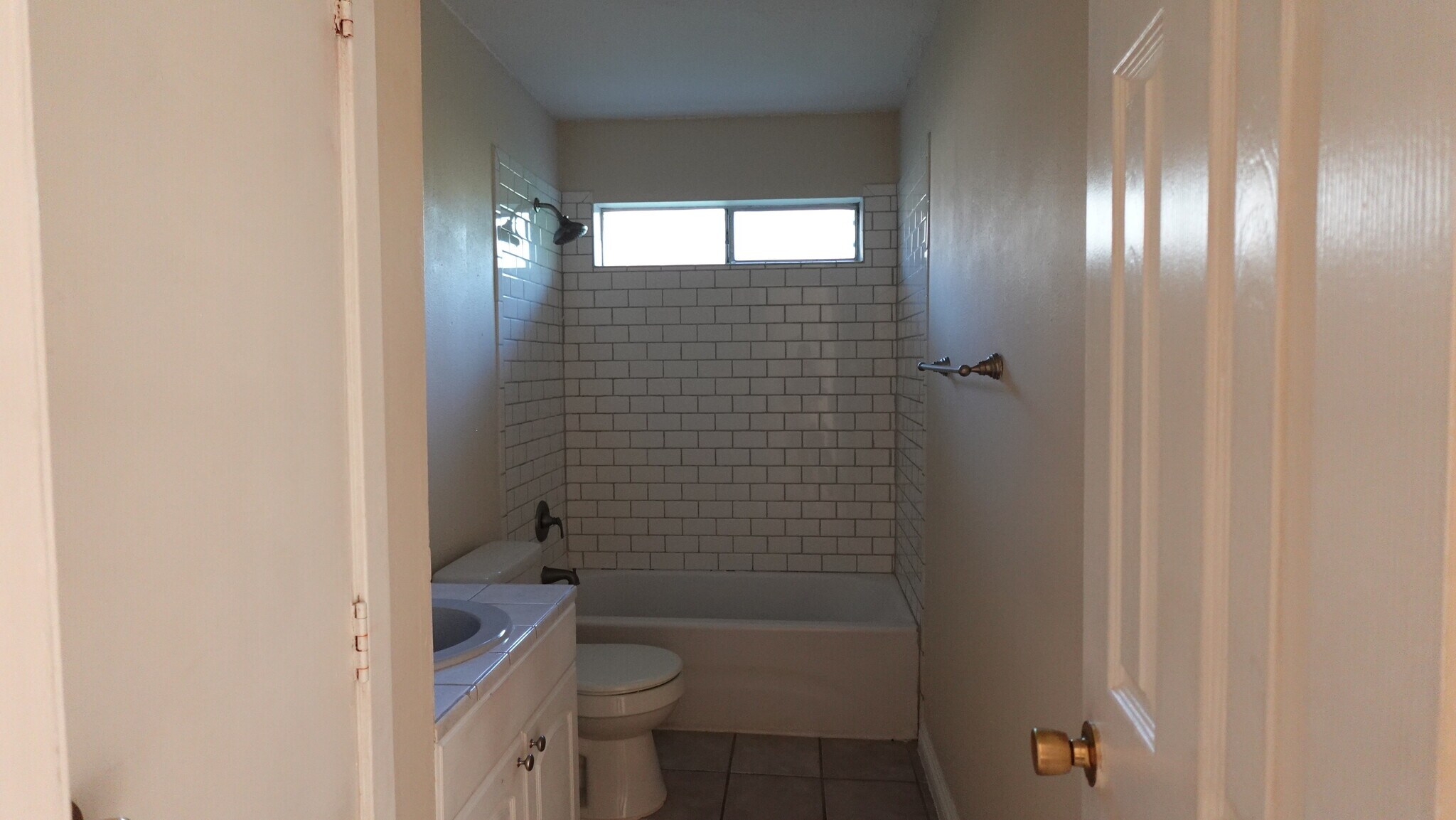 Building Photo - 623 S Cypress St