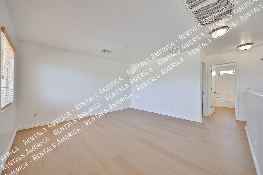 Building Photo - 11627 W Cheryl Dr