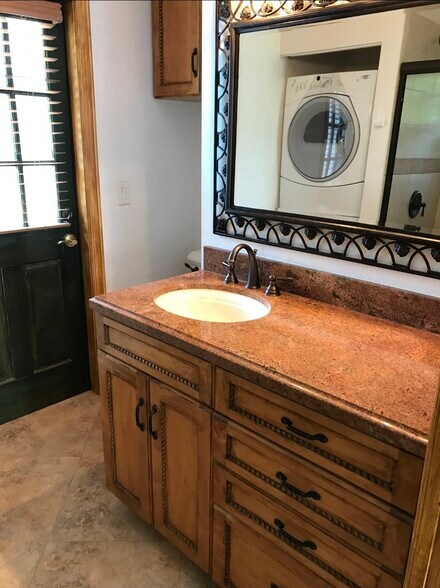 Building Photo - 4884 Bonanza Ct