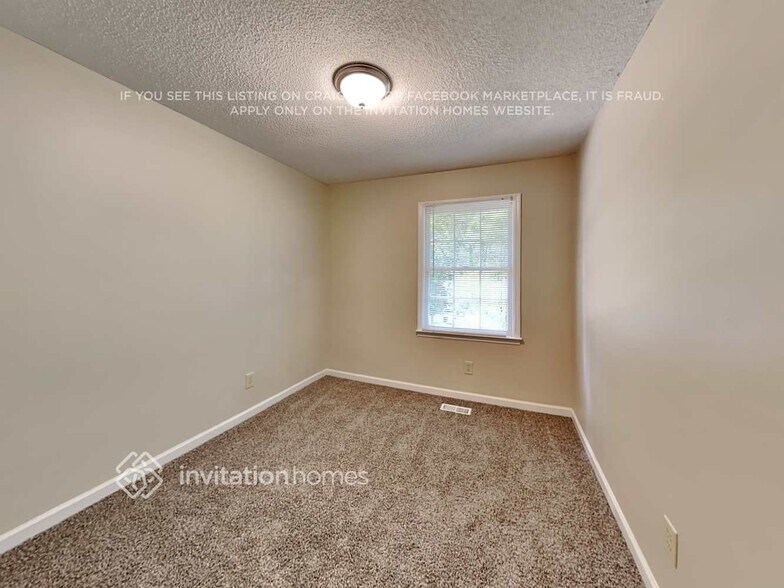 Building Photo - 1650 Lakeview Pl