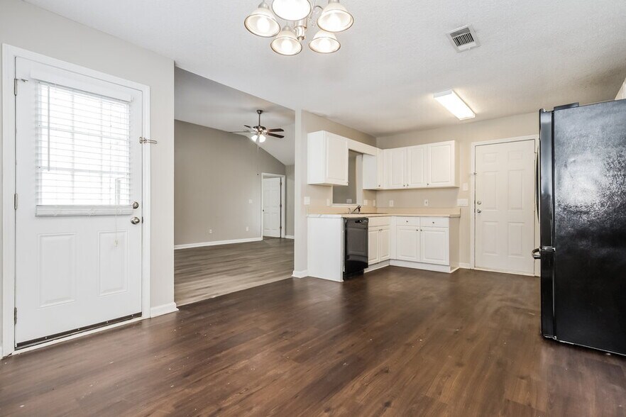 Building Photo - 172 Regency Park Dr